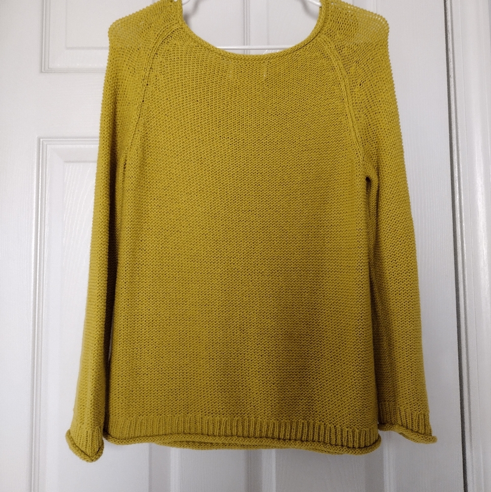 Old navy muster yellow sweater